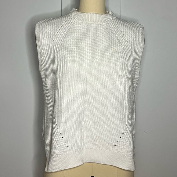 Uniqlo knit vest - Picture 1 of 6